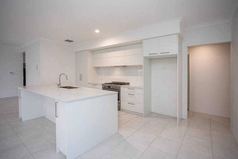 21 Claystone Loop, PIARA WATERS, WA 6112 AUS