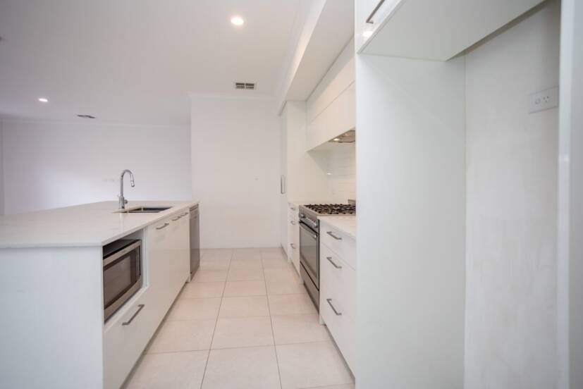 21 Claystone Loop, PIARA WATERS, WA 6112 AUS
