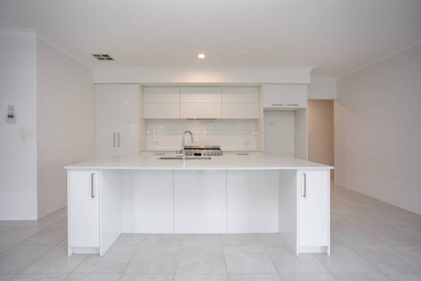 21 Claystone Loop, PIARA WATERS, WA 6112 AUS