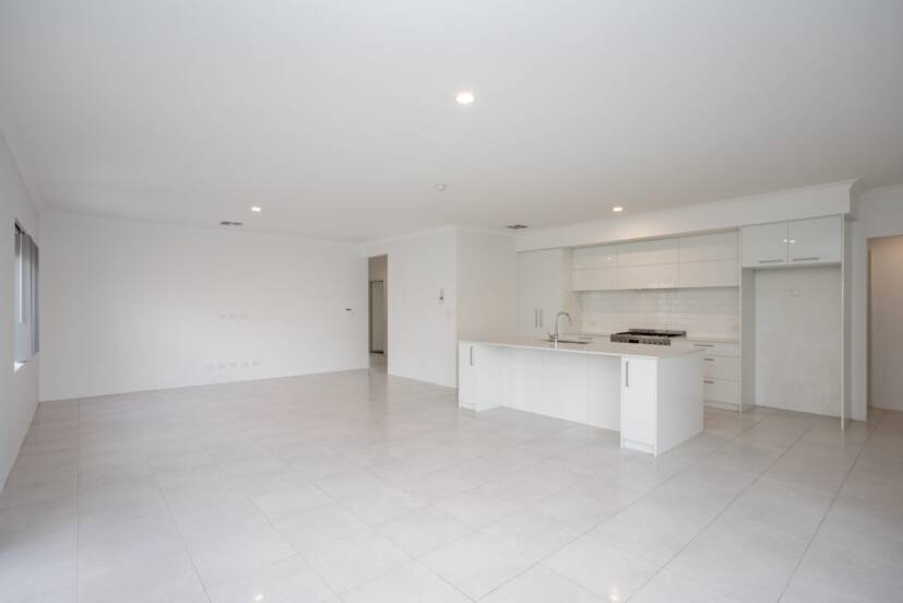 21 Claystone Loop, PIARA WATERS, WA 6112 AUS