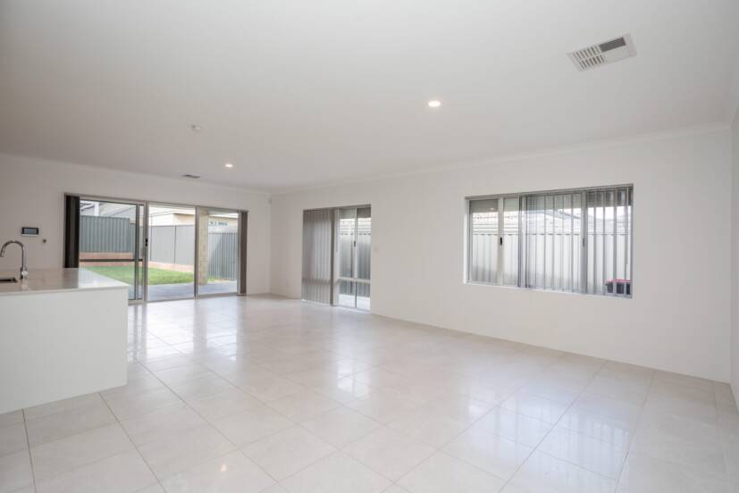 21 Claystone Loop, PIARA WATERS, WA 6112 AUS