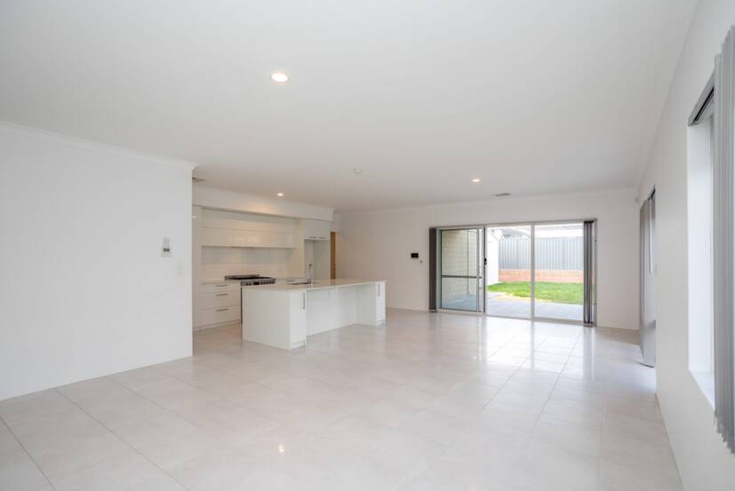 21 Claystone Loop, PIARA WATERS, WA 6112 AUS