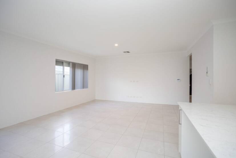 21 Claystone Loop, PIARA WATERS, WA 6112 AUS