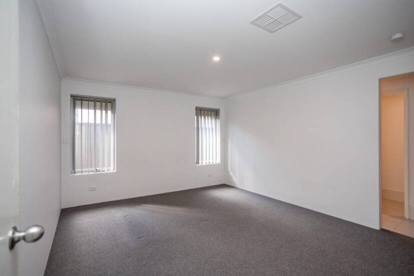 21 Claystone Loop, PIARA WATERS, WA 6112 AUS