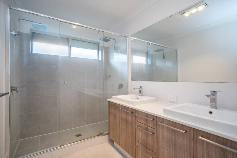 21 Claystone Loop, PIARA WATERS, WA 6112 AUS