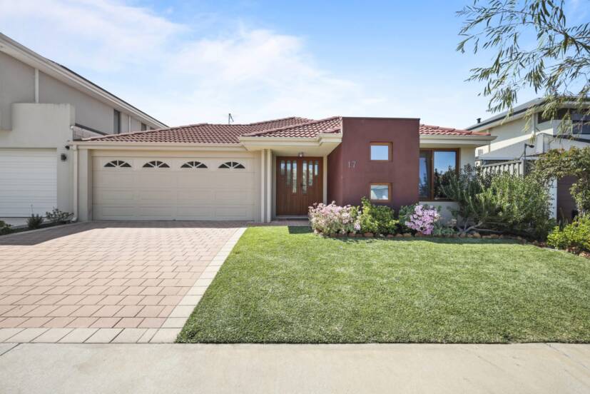 17 Wycliffe Turn, PIARA WATERS, WA 6112 AUS