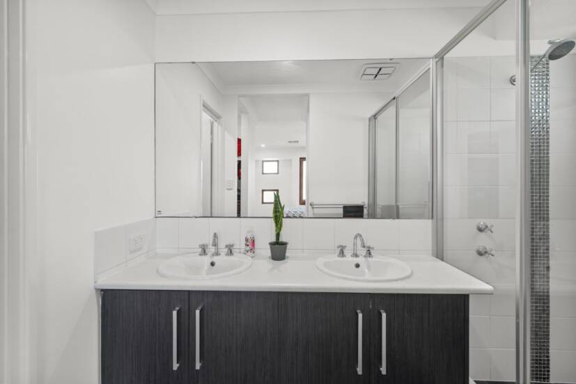 17 Wycliffe Turn, PIARA WATERS, WA 6112 AUS