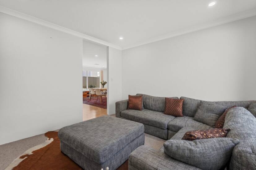 17 Wycliffe Turn, PIARA WATERS, WA 6112 AUS
