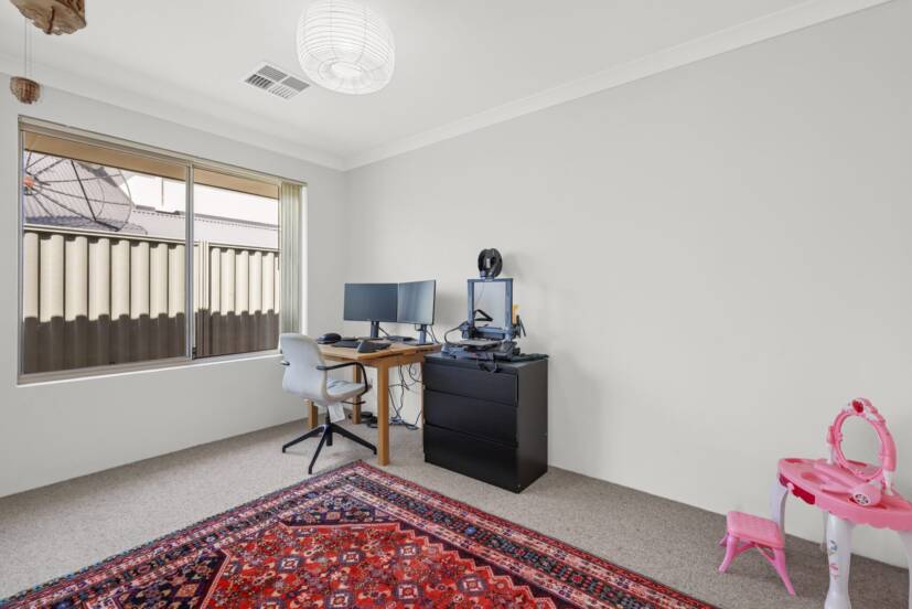 17 Wycliffe Turn, PIARA WATERS, WA 6112 AUS