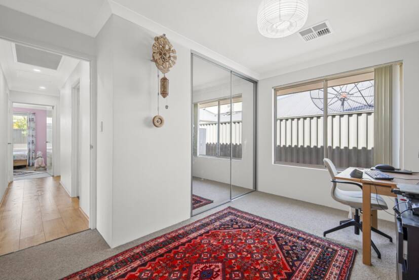 17 Wycliffe Turn, PIARA WATERS, WA 6112 AUS