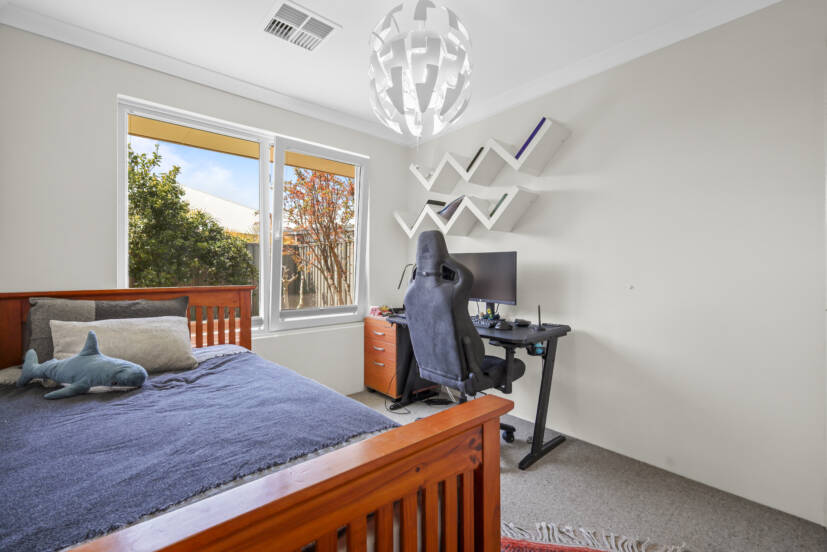 17 Wycliffe Turn, PIARA WATERS, WA 6112 AUS