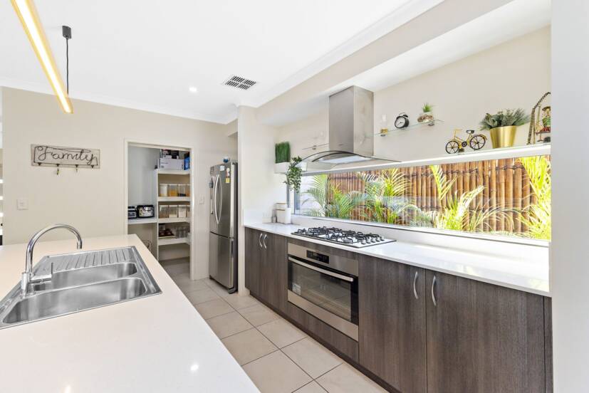 1 Torino Crescent, PIARA WATERS, WA 6112 AUS