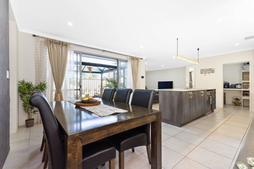 1 Torino Crescent, PIARA WATERS, WA 6112 AUS