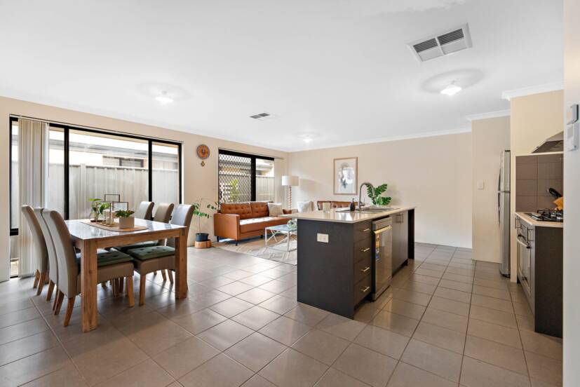 23 Bellas Circuit, PIARA WATERS, WA 6112 AUS