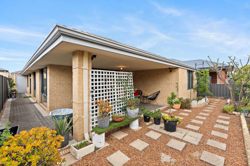 23 Bellas Circuit, PIARA WATERS, WA 6112 AUS