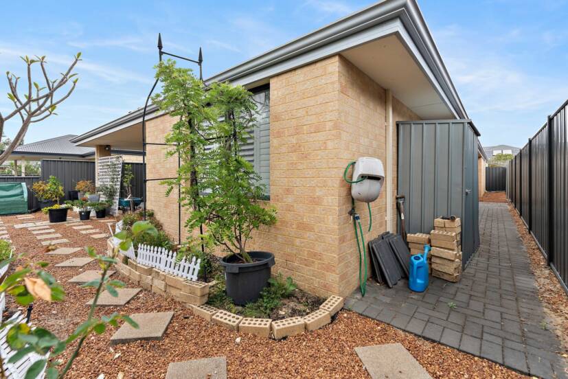 23 Bellas Circuit, PIARA WATERS, WA 6112 AUS