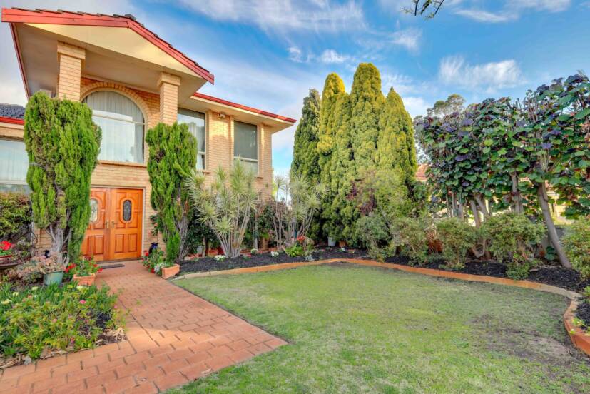 11 Millwood Close, BIBRA LAKE, WA 6163 AUS