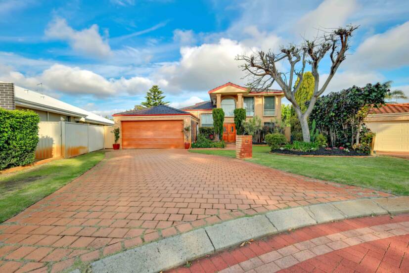 11 Millwood Close, BIBRA LAKE, WA 6163 AUS