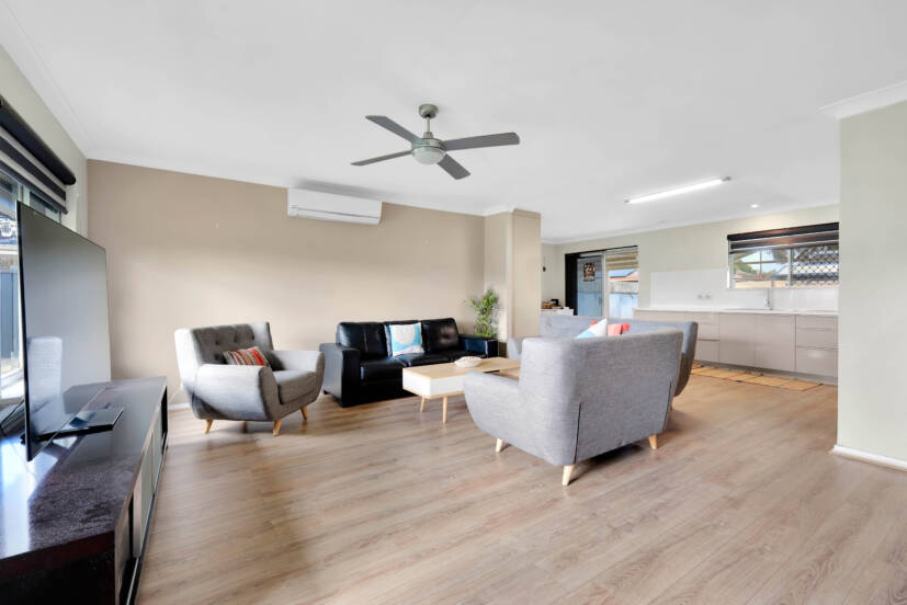 16 Penhurst Court, THORNLIE, WA 6108 AUS