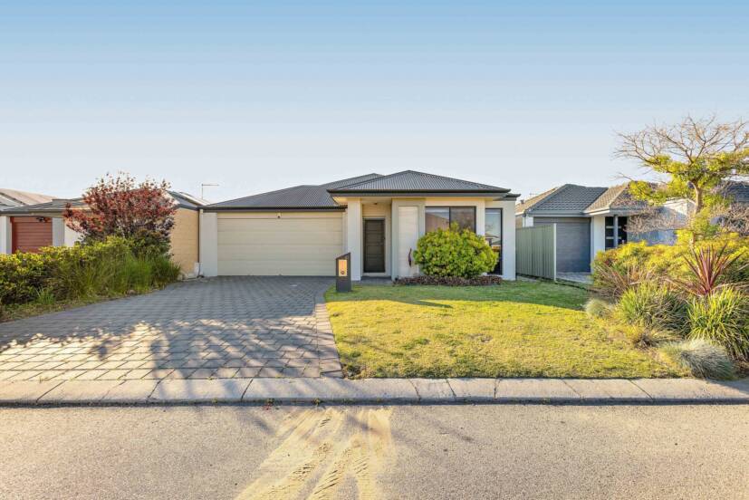 42 Carbeen View, PIARA WATERS, WA 6112 AUS
