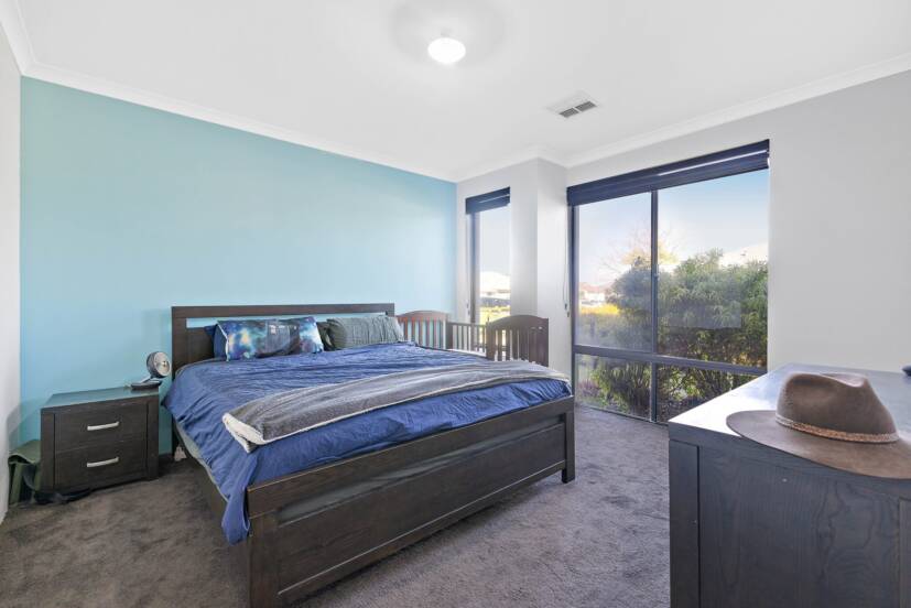 42 Carbeen View, PIARA WATERS, WA 6112 AUS
