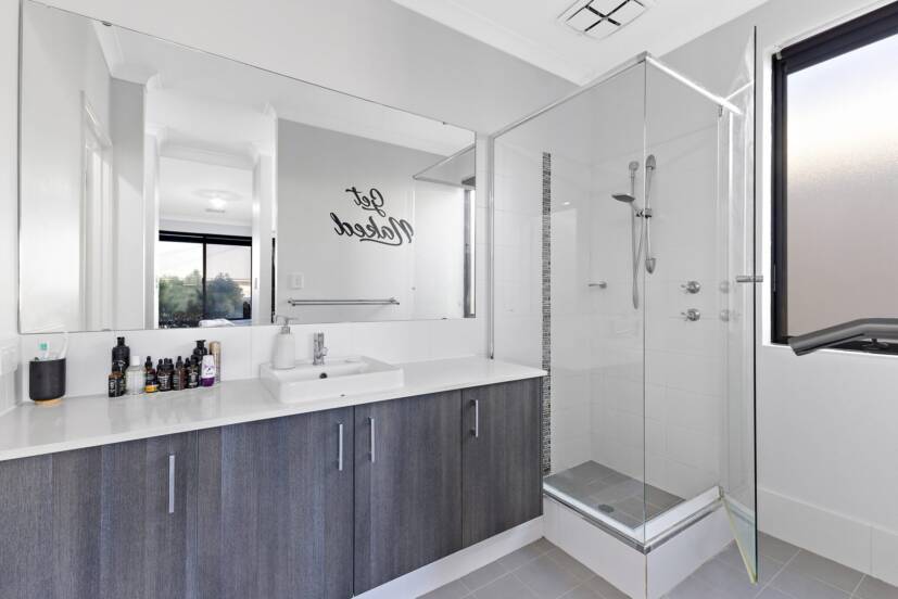 42 Carbeen View, PIARA WATERS, WA 6112 AUS