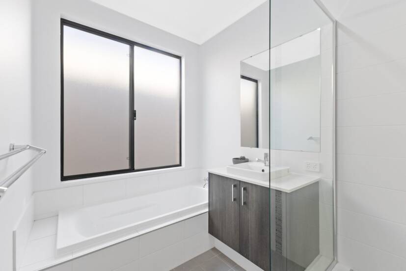 42 Carbeen View, PIARA WATERS, WA 6112 AUS