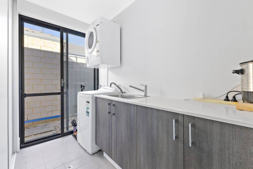 42 Carbeen View, PIARA WATERS, WA 6112 AUS