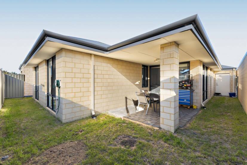 42 Carbeen View, PIARA WATERS, WA 6112 AUS