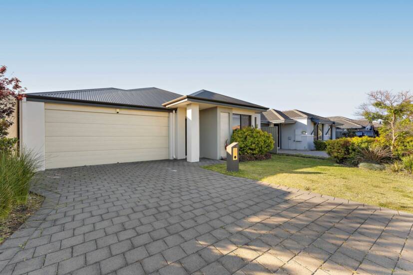 42 Carbeen View, PIARA WATERS, WA 6112 AUS