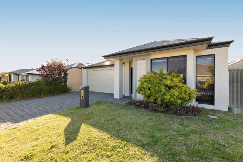 42 Carbeen View, PIARA WATERS, WA 6112 AUS