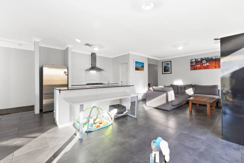 42 Carbeen View, PIARA WATERS, WA 6112 AUS