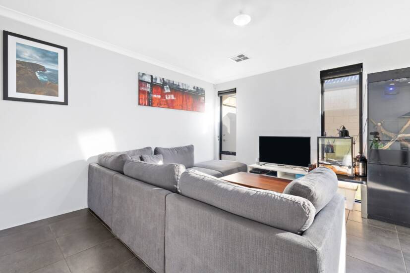 42 Carbeen View, PIARA WATERS, WA 6112 AUS