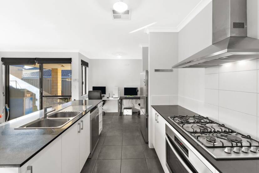 42 Carbeen View, PIARA WATERS, WA 6112 AUS