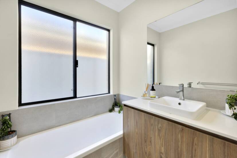 29 Piara Drive, PIARA WATERS, WA 6112 AUS