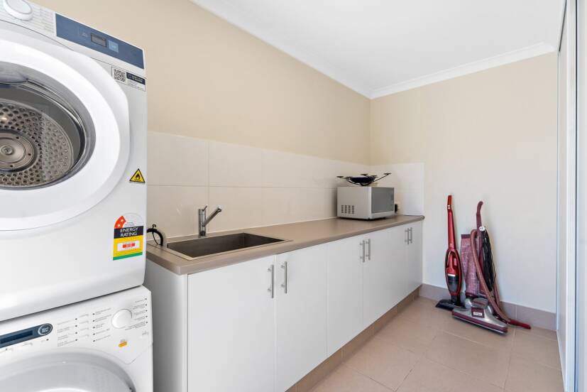 4 Cordata Avenue, WANDI, WA 6167 AUS