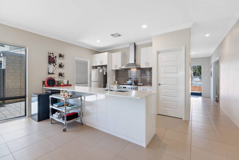 4 Cordata Avenue, WANDI, WA 6167 AUS