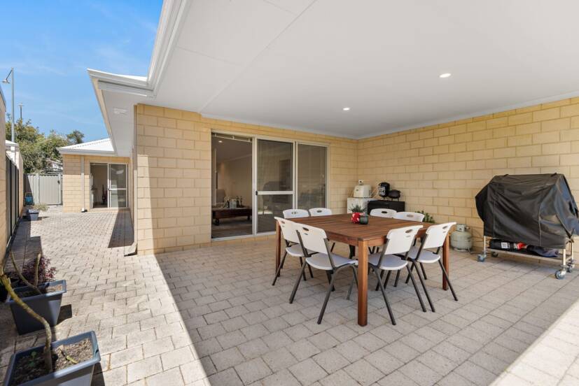 4 Cordata Avenue, WANDI, WA 6167 AUS