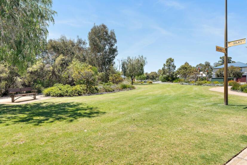 4 Cordata Avenue, WANDI, WA 6167 AUS