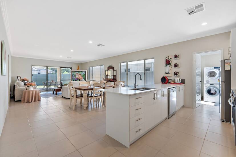 4 Cordata Avenue, WANDI, WA 6167 AUS