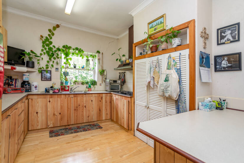 84 The Crescent, MADDINGTON, WA 6109 AUS