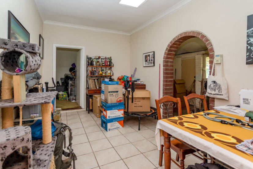 84 The Crescent, MADDINGTON, WA 6109 AUS