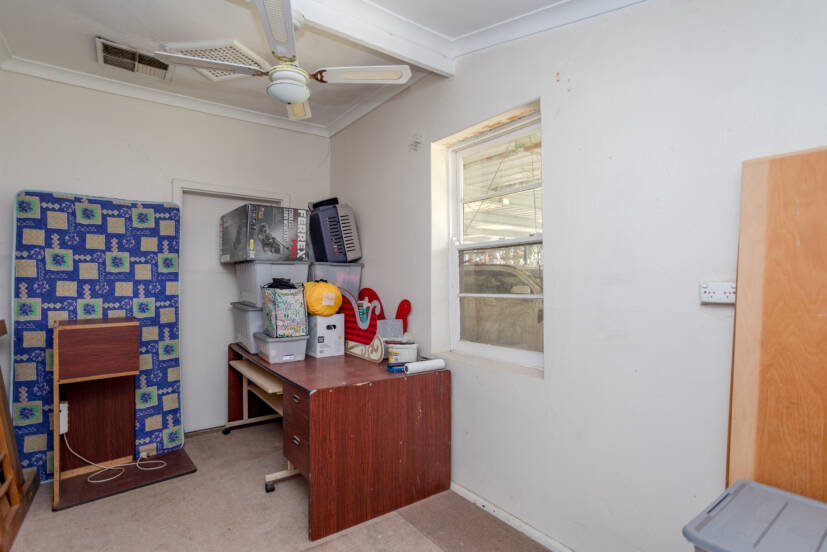 84 The Crescent, MADDINGTON, WA 6109 AUS