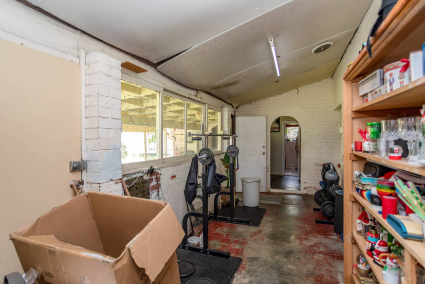 84 The Crescent, MADDINGTON, WA 6109 AUS