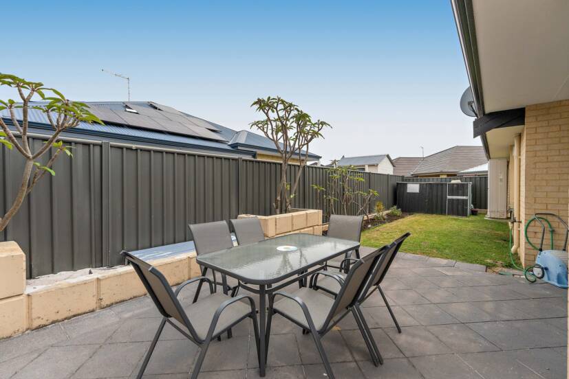 41 Berkshire Approach, PIARA WATERS, WA 6112 AUS