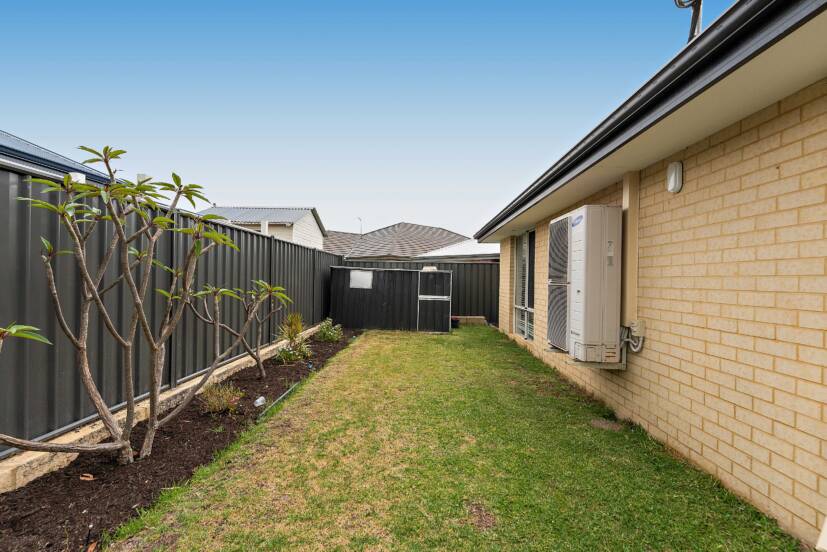 41 Berkshire Approach, PIARA WATERS, WA 6112 AUS