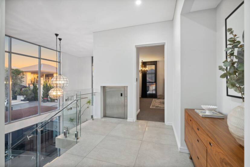 10 Lucretia Circle, NORTH COOGEE, WA 6163 AUS