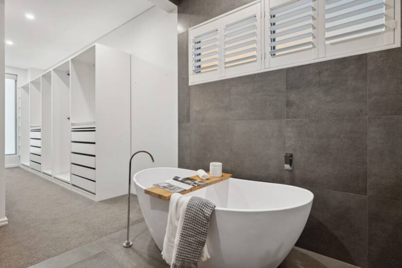 10 Lucretia Circle, NORTH COOGEE, WA 6163 AUS