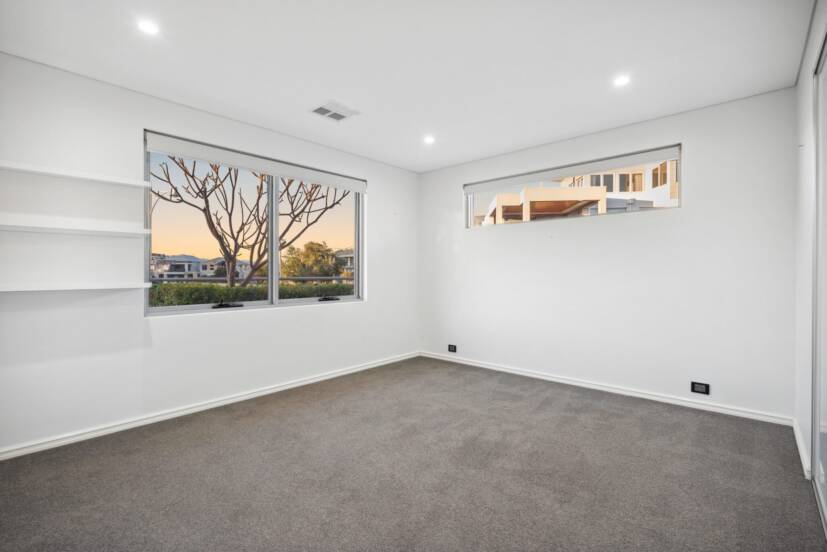 10 Lucretia Circle, NORTH COOGEE, WA 6163 AUS