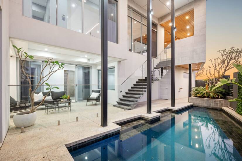 10 Lucretia Circle, NORTH COOGEE, WA 6163 AUS